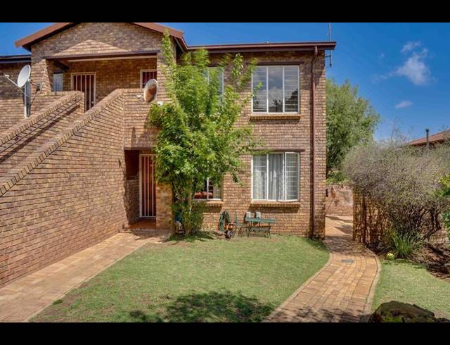 2 BEDROOM TOWNHOUSE FOR SALE IN ALLEN'S NEK